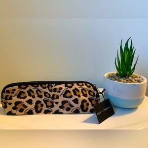 🐆NWT Kendall & Kylie Make up brush pouch 🐆